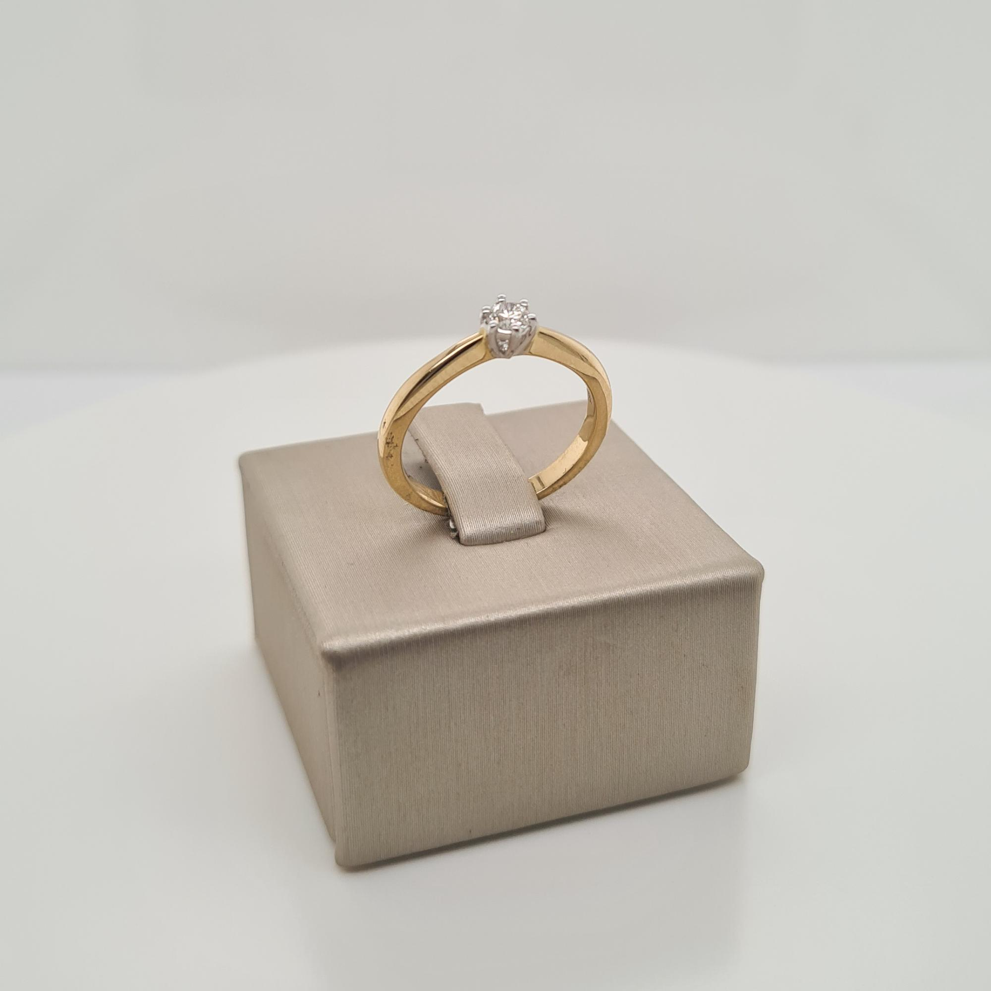 14krt gouden ring met diamant