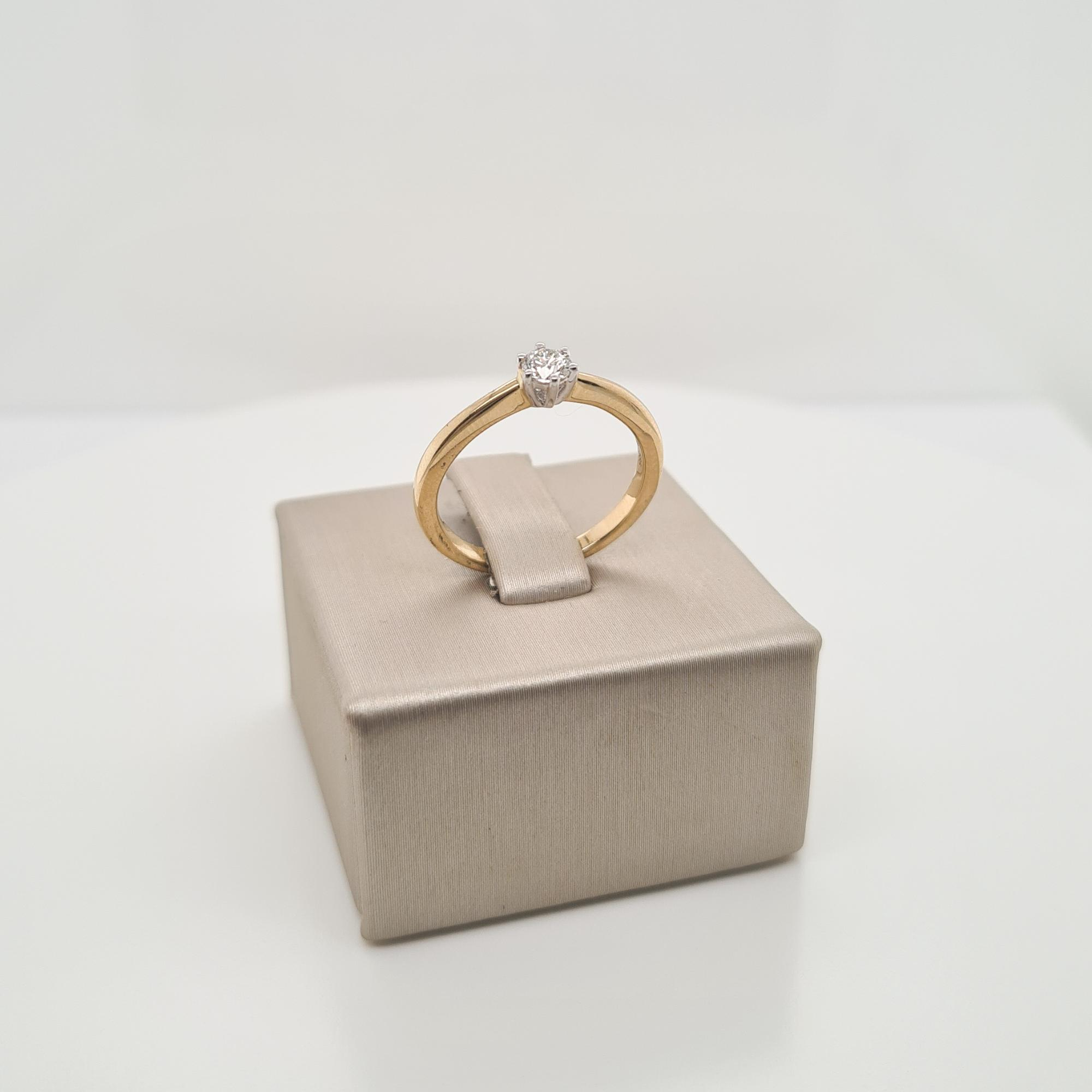 14krt gouden ring met diamant