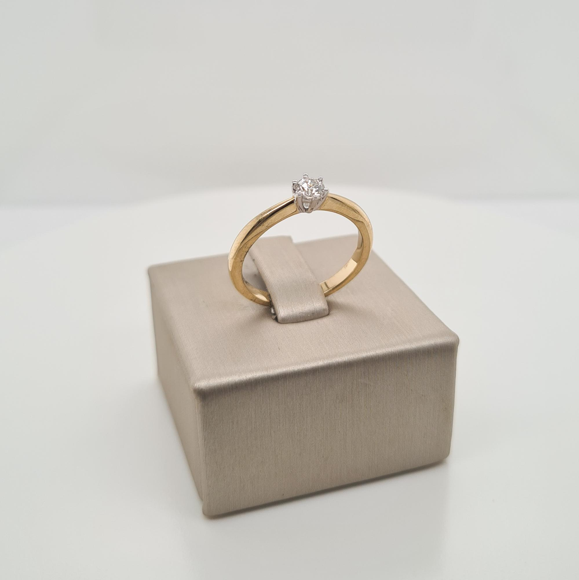 14krt gouden ring met diamant