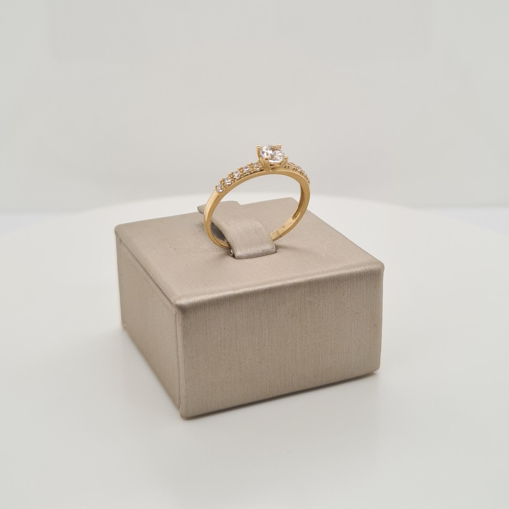 14krt gouden ring met zirkonia
