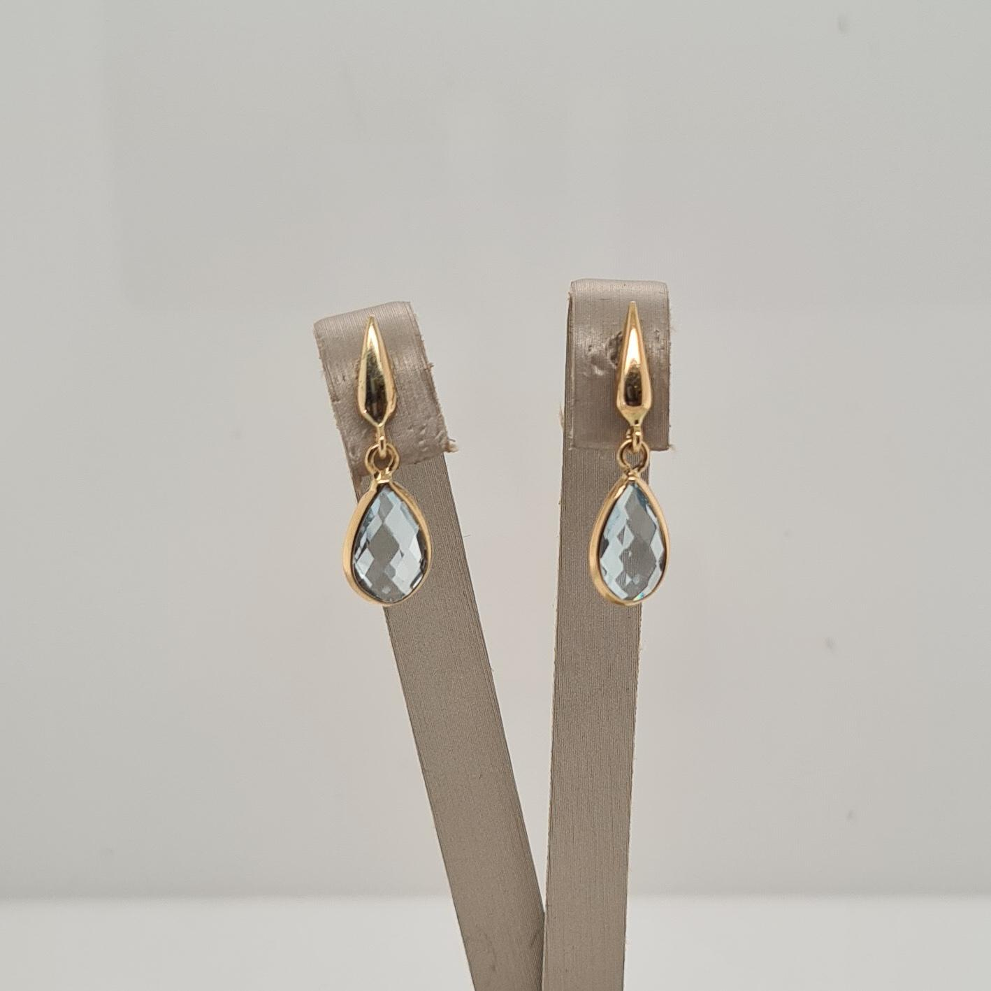 14krt gouden oorsieraden met blauw topaas