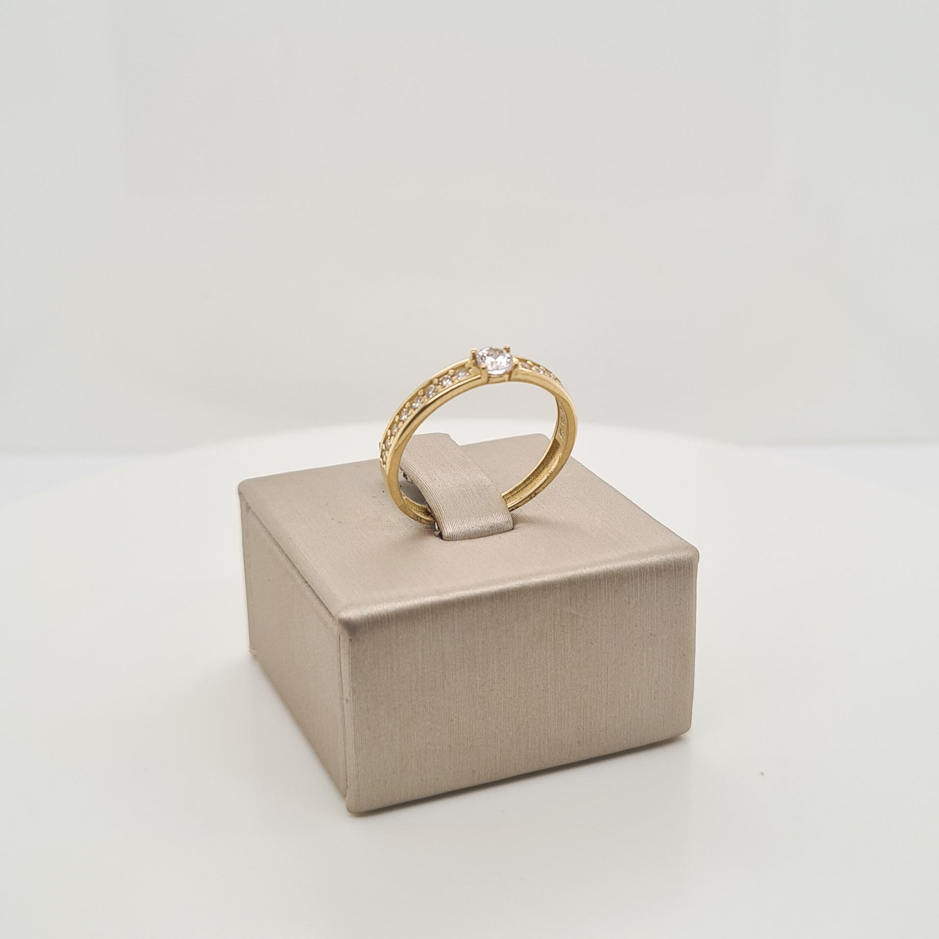 14krt gouden ring met zirkonia