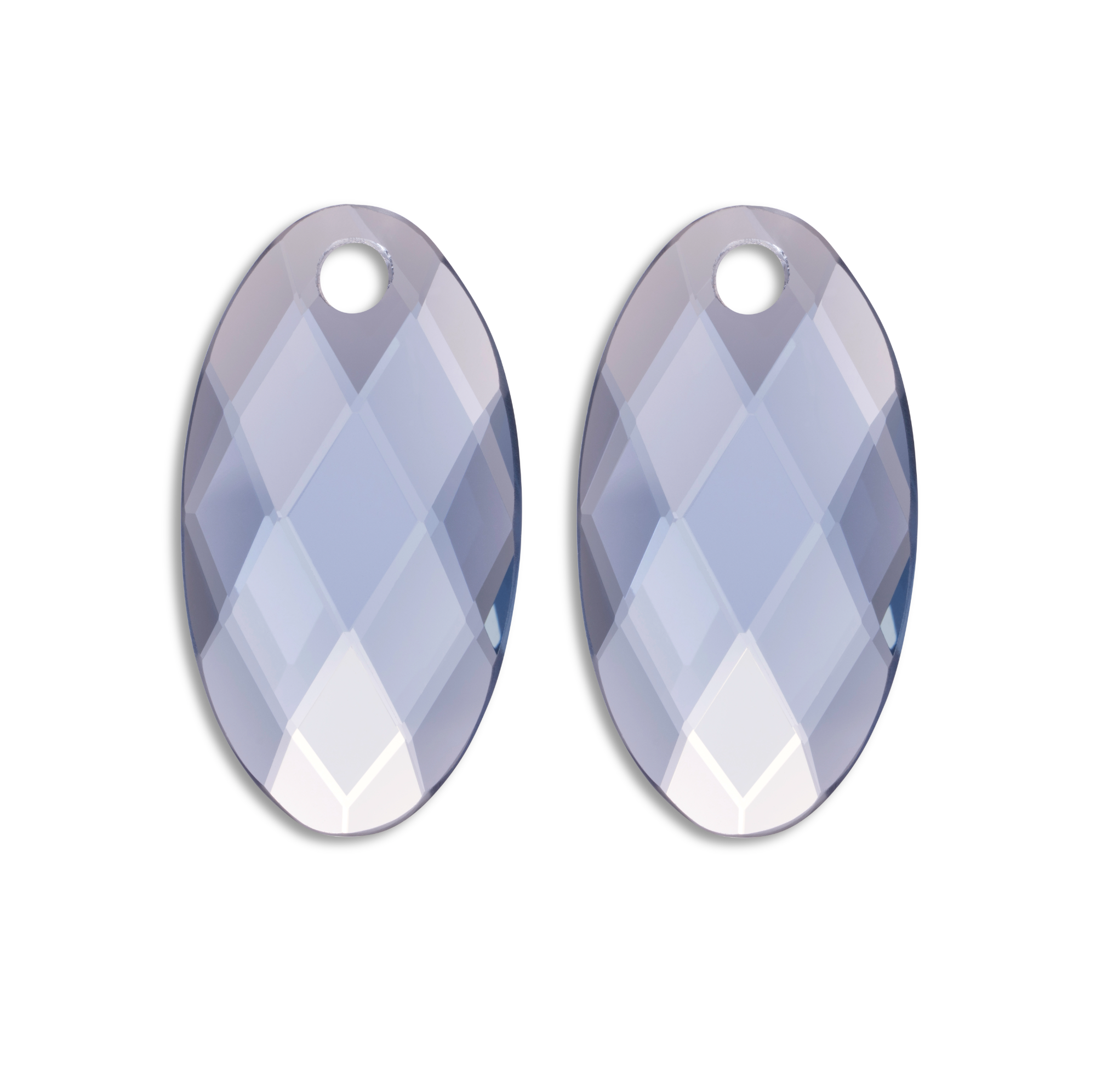 De Earstones I Large Leaf - Ice Blue Quartz (modelnummer EAGEM72-FCLF-L) is een prachtige blauwe hanger speciaal ontworpen voor oorbellen. Het is hypoallergeen, nieuw en heeft een breedte van 17,5 mm. Gemaakt van kwarts in de vorm van een groot blad. Perfect te dragen aan een elegante oorbel voor een verfijnde look.