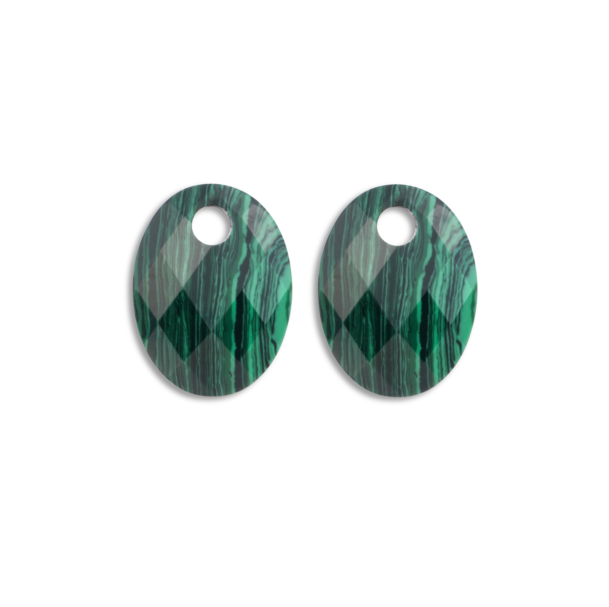 De Earstones I Medium Oval - Malachite, modelnummer EAGEM73-MO, is een stijlvolle groene malachiet hanger, hypoallergeen en perfect voor een oorbel. De medium ovale vorm voegt elegante flair toe. Draag als enkele hanger voor een stijlvolle, moderne uitstraling. Perfect om elke outfit nieuw leven in te blazen. 