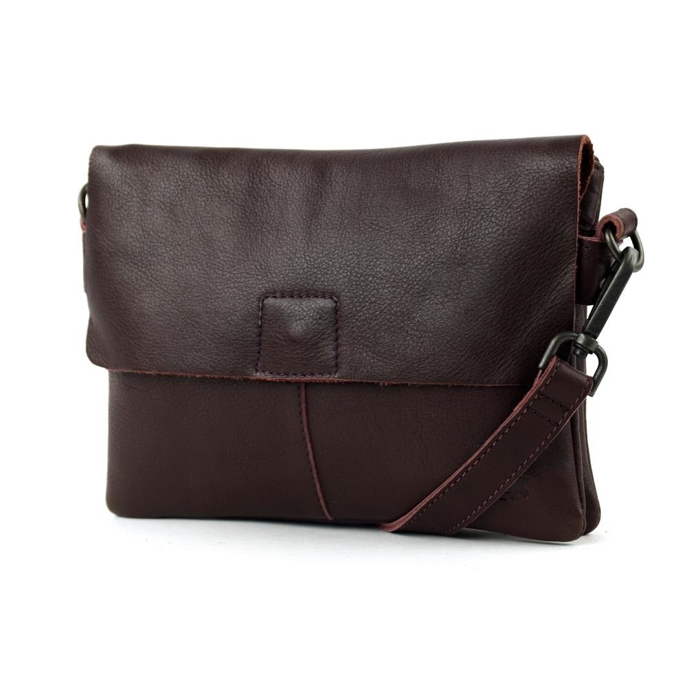 Billy Leren Schoudertas &ndash; Compact & Praktisch
De Billy schoudertas is een compacte alleskunner! Gemaakt van hoogwaardig leer en slim ingedeeld met meerdere ritsvakken, is deze tas ideaal voor wie overzicht &eacute;n stijl belangrijk vindt.

✔️ Compact formaat, maar verrassend veel opbergruimte
✔️ Diverse ritsvakken voor je essentials &ndash; veilig en overzichtelijk
✔️ Stijlvol en tijdloos design &ndash; past bij elke outfit
✔️ Perfect voor dagelijks gebruik, een dagje weg of op reis

Afmetingen:
18 cm (hoogte) x 24 cm (breedte) x 4 cm (diepte)

Waarom kiezen voor de Billy tas?

Gemaakt van echt leer
Handzaam en lichtgewicht
Past telefoon, sleutels, pasjes en meer
Dames schoudertas met ritsvakken
Verkrijgbaar in de winkel &ndash; kom langs en probeer 'm om!
