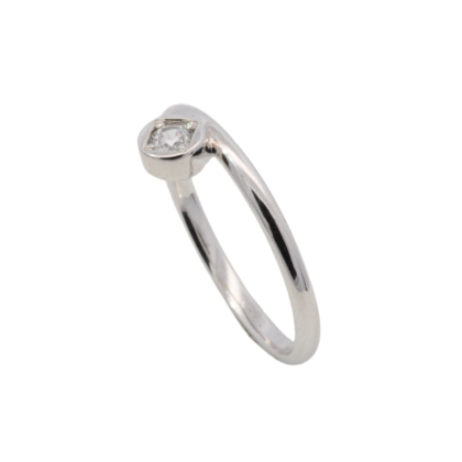 Der Ring WG 333 1 Zirkonia, Modellnummer 670189054, ist ein eleganter Schmuckring der Kategorie "Jewel". Geeignet f&uuml;r den allt&auml;glichen Gebrauch (&ldquo;Normal&rdquo; Anlass), bietet er eine Ringgr&ouml;&szlig;e von 54. Tragen Sie ihn alleine f&uuml;r einen subtilen Look oder kombinieren Sie ihn mit anderen Ringen f&uuml;r einen modernen, geschichteten Stil. Perfekt f&uuml;r jeden Tag.