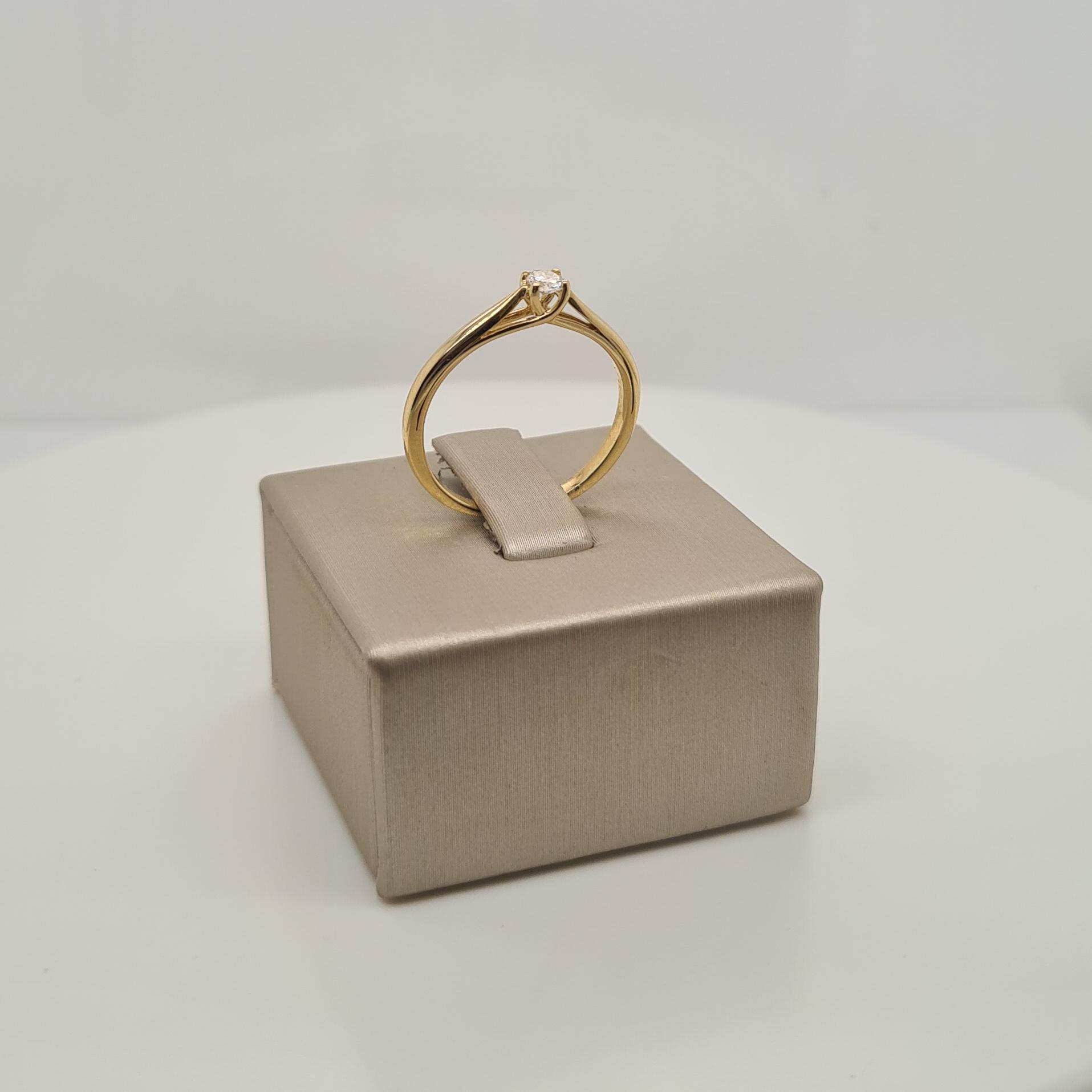 14krt gouden ring met diamant