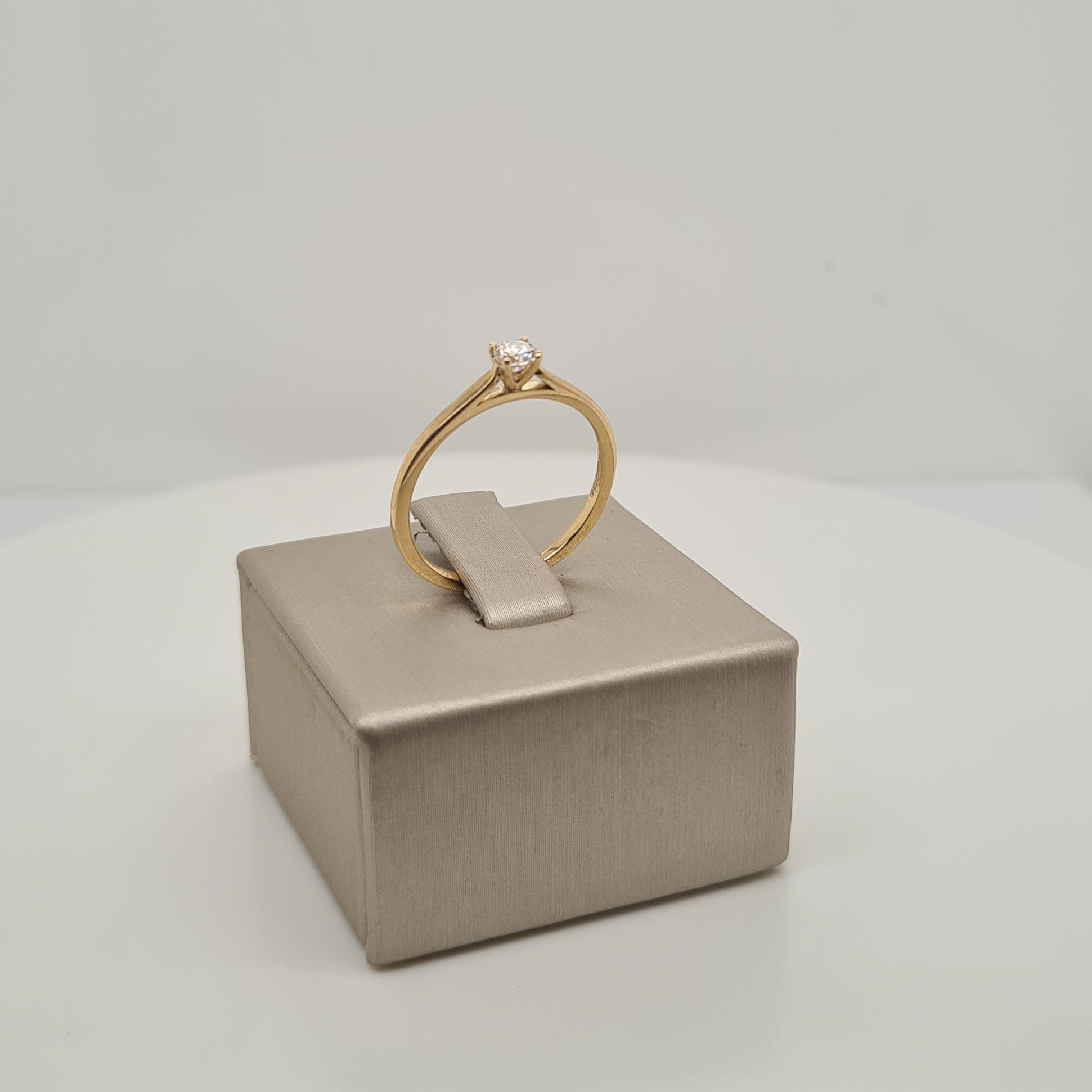 14krt gouden ring met diamant