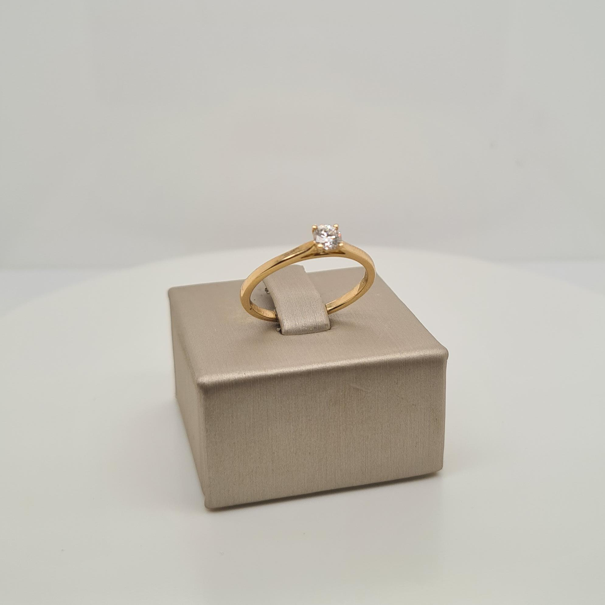 14krt gouden ring met diamant
