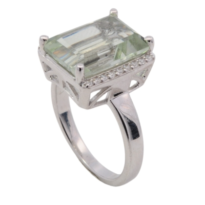 Der Ring Silber 1 mit gr&uuml;nem Amethyst und 18 Zirkonia, Modellnummer 746847054, ist ein elegantes Schmuckst&uuml;ck aus Silber, ideal f&uuml;r den Alltag. Tragen Sie ihn zu l&auml;ssigen oder formellen Outfits, um einen Hauch von Farbe und Eleganz hinzuzuf&uuml;gen. Perfekt f&uuml;r alle, die subtile, aber beeindruckende Schmuckst&uuml;cke lieben.