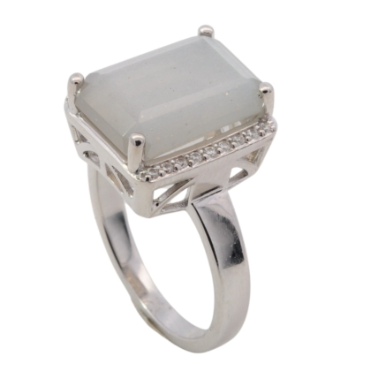 Entdecken Sie den Ring Silber 1 Mondstein mit 18 Zirkonia, Modellnummer 746848056. Ein elegantes Schmuckst&uuml;ck der Kategorie "JEWEL" f&uuml;r den allt&auml;glichen Gebrauch. Die Ringgr&ouml;&szlig;e 56 passt perfekt f&uuml;r normale Anl&auml;sse. Tragen Sie ihn als dezentes Highlight zu jedem Outfit. Ideal f&uuml;r den t&auml;glichen Stil mit einem Hauch von Glamour.
