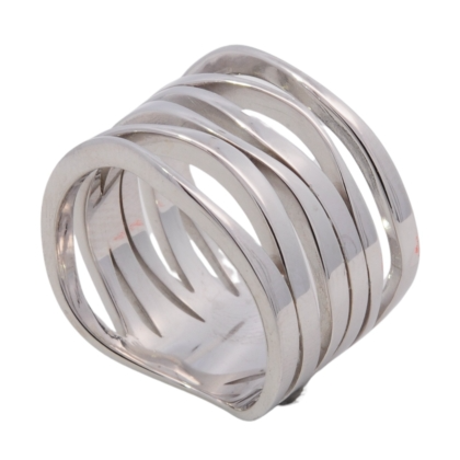 Der Ring Silber breit gl&auml;nzen WMU Prospekt Z/Z704 mit der Modellnummer 746863060 besticht durch seine elegante Breite und gl&auml;nzende Oberfl&auml;che. Als normaler Anlassring in Gr&ouml;&szlig;e 60 eignet er sich hervorragend f&uuml;r den t&auml;glichen Gebrauch oder besondere Gelegenheiten. Tragen Sie ihn solo oder kombinieren Sie ihn mit anderen Schmuckst&uuml;cken f&uuml;r einen stilvollen Look. Ein zeitloses Must-Have!