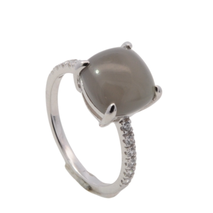 Dieser Ring, Modellnummer 746869056, &uuml;berzeugt durch elegantes Design aus 925er Sterlingsilber und silberner Farbe. Er enth&auml;lt einen grauen Mondstein und zw&ouml;lf wei&szlig;e Zirkoniasteine. Perfekt f&uuml;r den Alltag geeignet, verleiht dieser Schmuck jedem Outfit eine stilvolle Note. Tragen Sie ihn bei besonderen Anl&auml;ssen oder als edles Highlight in Ihrer t&auml;glichen Garderobe.