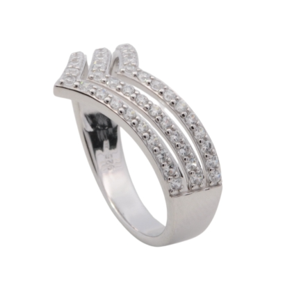 Der Ring Silber Zirkonia WMU Prospekt Z/Z745 (Modelnummer: 746922058) besticht durch sein elegantes Design aus Silber mit funkelnden Zirkonia-Steinen. Dieser Schmuck eignet sich ideal f&uuml;r den t&auml;glichen Gebrauch. Der Ring in Gr&ouml;&szlig;e 58 passt hervorragend zu l&auml;ssigen oder formellen Outfits und verleiht jedem Look einen Hauch von Eleganz. Perfekt f&uuml;r normale Anl&auml;sse.