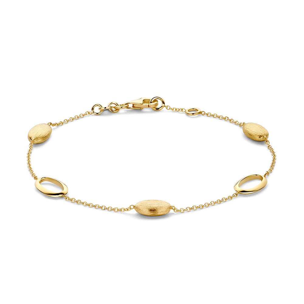 Stijlvolle geelgouden armband met speelse elementen in gematteerde en gepolijste afwerking.
