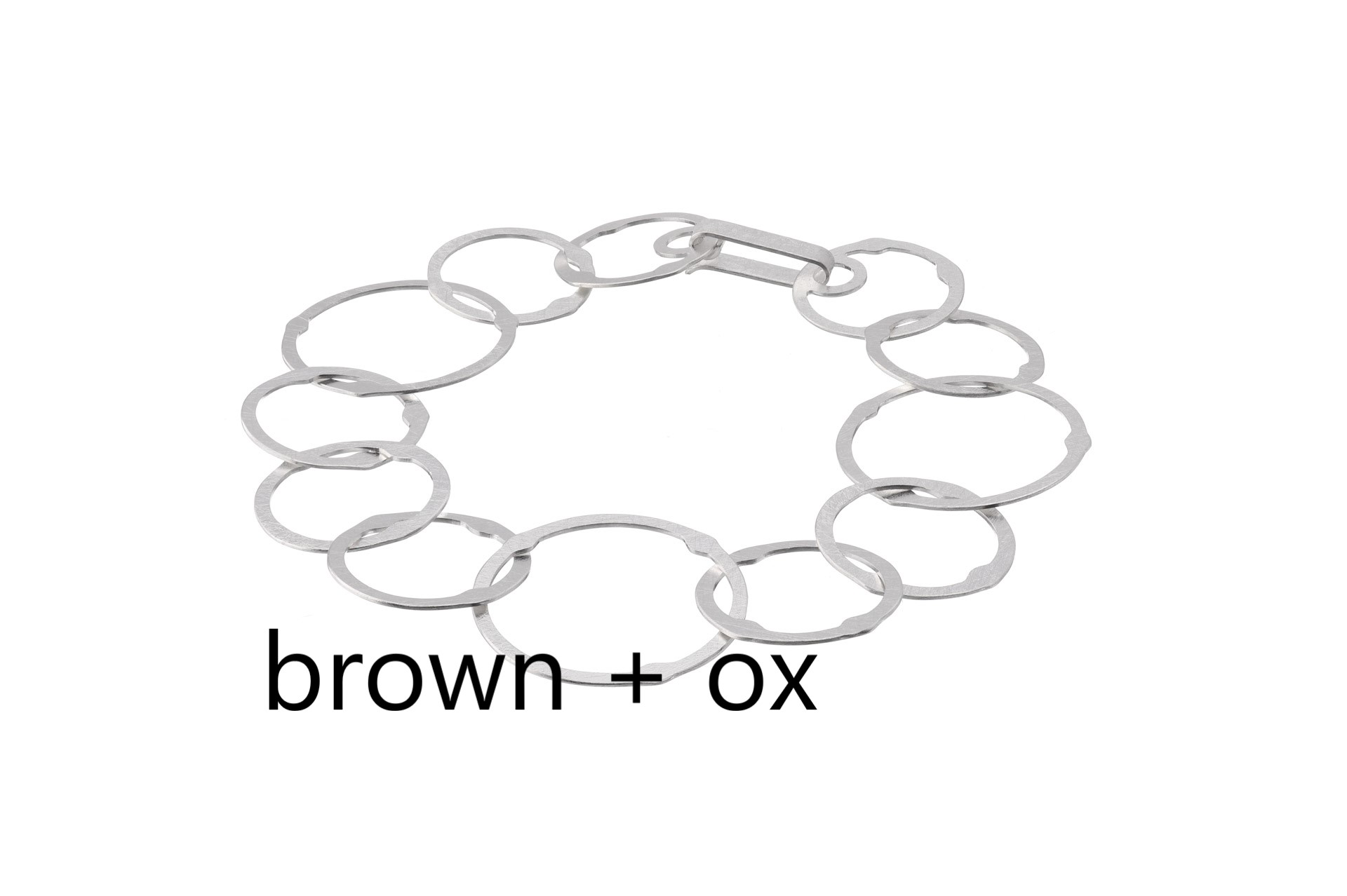 Das Armband Silber  ist ein elegantes Schmuckst&uuml;ck .      Es besteht aus hochwertigem Silber und verleiht jedem Outfit einen zeitlosen Glanz. Am besten wird es alleine oder in Kombination mit anderen Armb&auml;ndern getragen, um einen stilvollen und individuellen Look zu kreieren.
