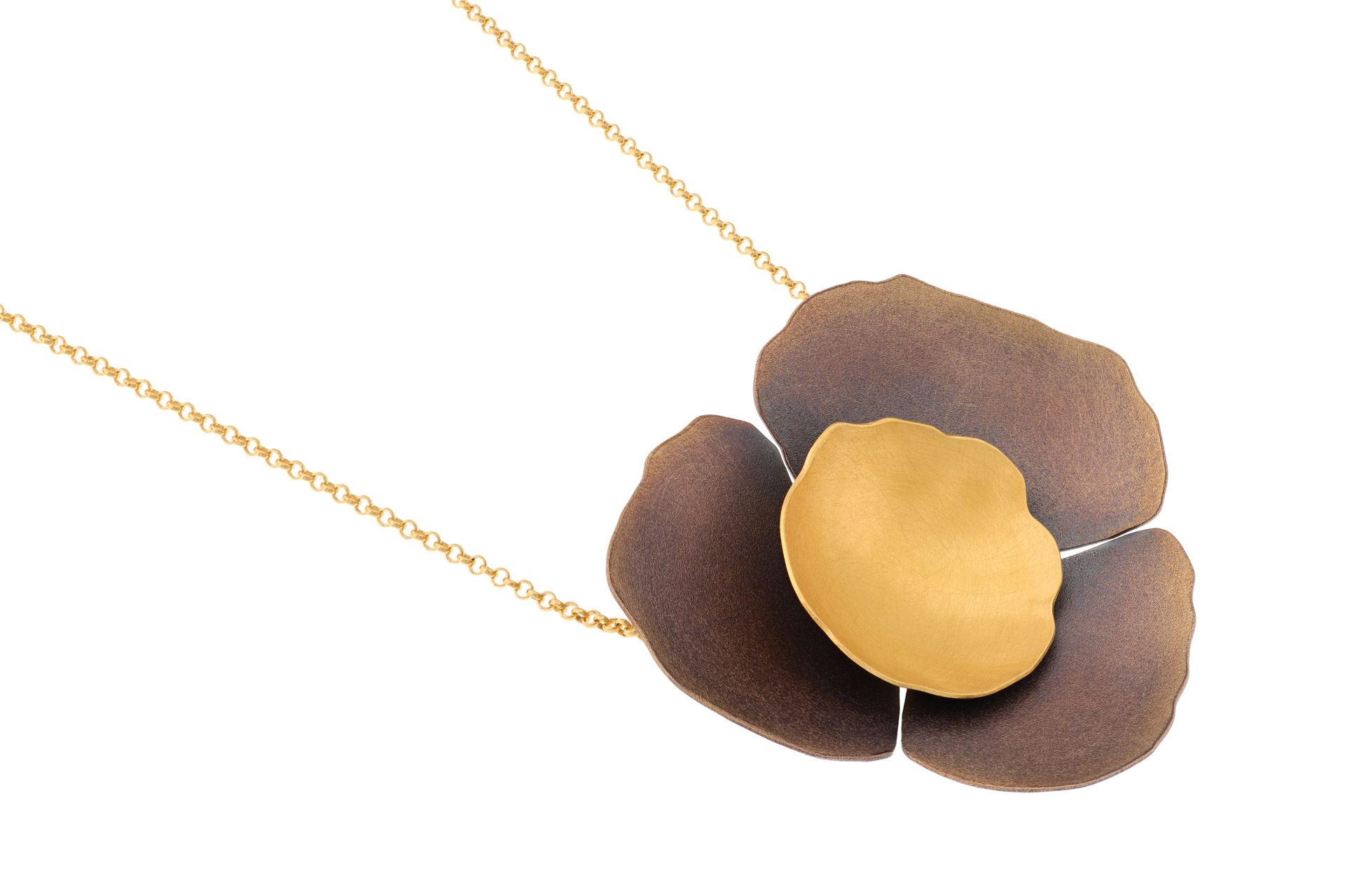 Der Anh&auml;nger incl. Kette ist ein elegantes Accessoire, das speziell als Anh&auml;nger entworfen wurde. Tragen Sie ihn an einer zarten Kette, um Ihrem Outfit einen Hauch von Glamour zu verleihen. Dieser Anh&auml;nger passt perfekt zu sowohl formeller als auch l&auml;ssiger Kleidung und setzt stilvolle Akzente.
