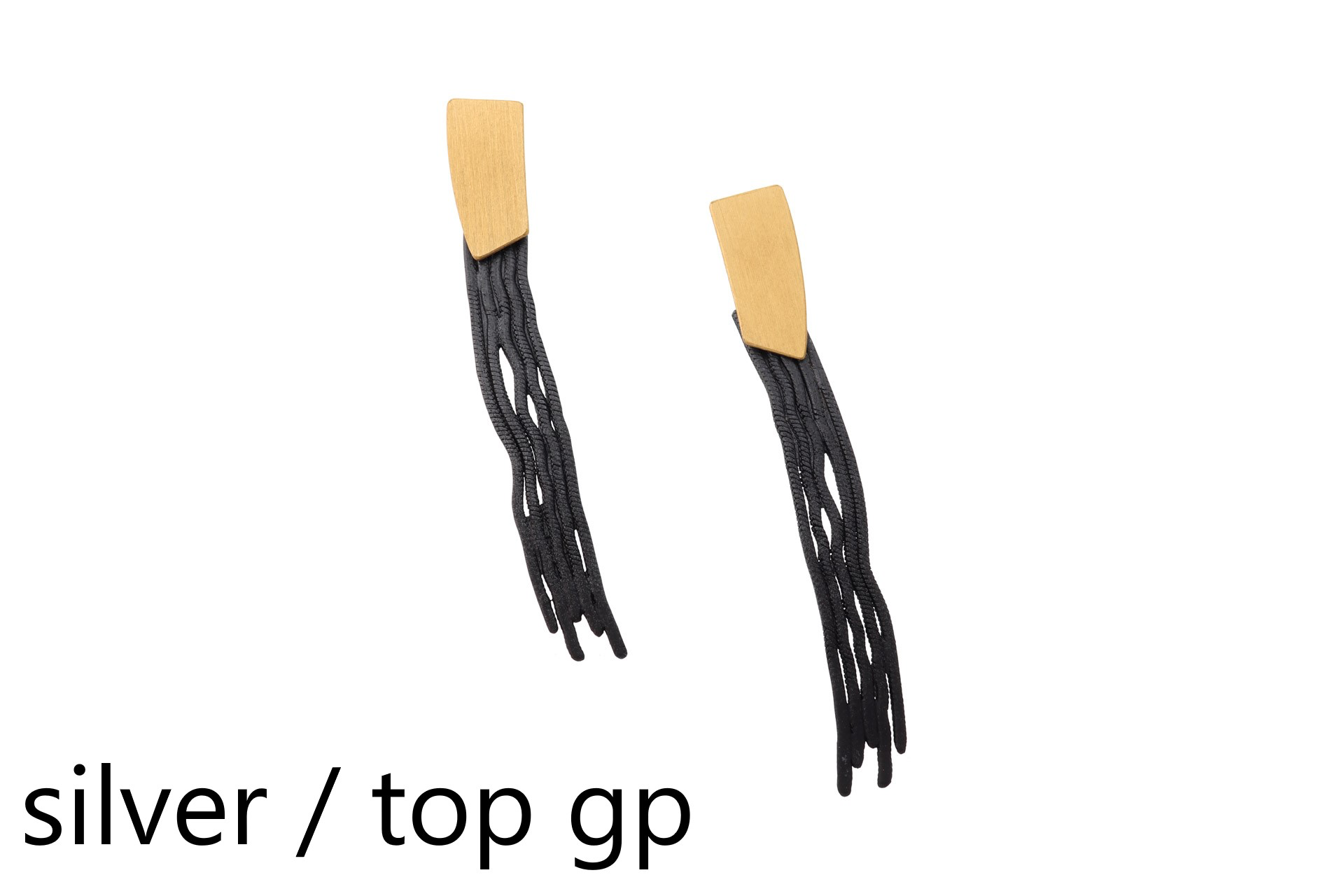 Die Ohrringe Modellnummer E049955DE sind aus Silber gefertigt und vergoldet, mit dem Stil von Stecker-Ohrringen. Sie strahlen Eleganz und Raffinesse aus und sind ein zeitloser Schmuck f&uuml;r jede Gelegenheit. Am besten kombiniert man sie mit einem eleganten Abendoutfit oder nutzt sie als stilvollen Akzent im B&uuml;ro. Ein Must-have f&uuml;r jede Schmuckkollektion.