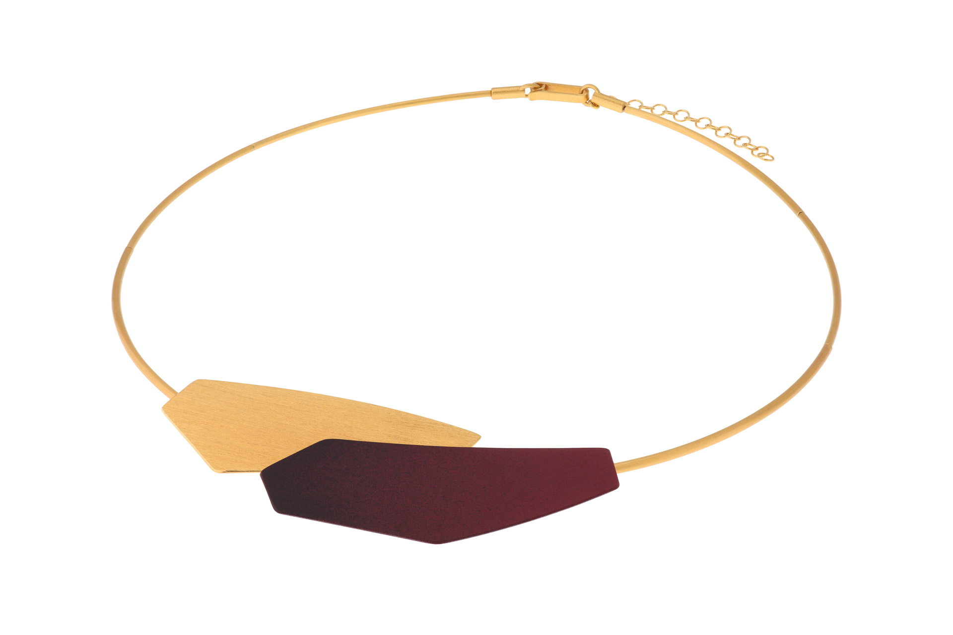 Dieser Halsschmuck der Kategorie "Jewel" besticht durch seine zeitlose Eleganz und hochwertige Verarbeitung. Ideal, um jedes Outfit zu veredeln, ob im Alltag oder zu besonderen Anl&auml;ssen. Tragen Sie ihn solo f&uuml;r einen minimalistischen Look oder kombinieren Sie ihn mit anderen Schmuckst&uuml;cken, um ein Statement zu setzen. Perfekt f&uuml;r stilbewusste Fashionistas!
