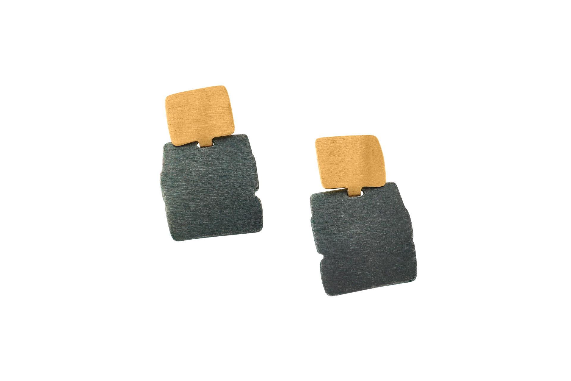 Diese eleganten Ohrstecker aus vergoldetem Silber verleihen jedem Outfit einen Hauch von Raffinesse. Perfekt f&uuml;r den t&auml;glichen Gebrauch oder besondere Anl&auml;sse. Kombinieren Sie sie mit zur&uuml;ckhaltendem Schmuck, um ihren subtilen Glanz zu betonen. Ideal in Kombination mit Hochsteckfrisuren oder kurzen Haaren, um die Ohrringe hervorzuheben.