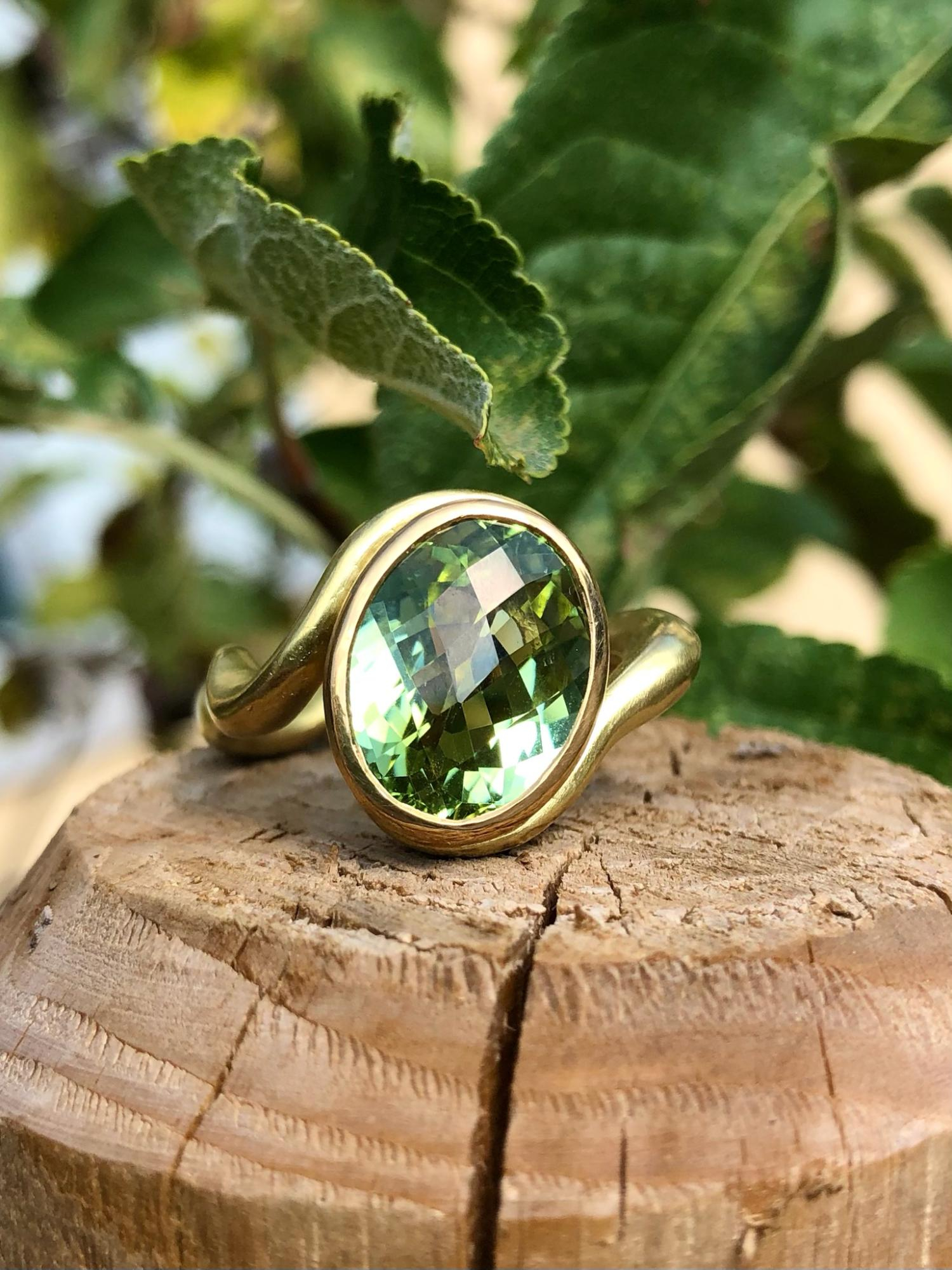 Der Smartcurve Gold Turmalin ist ein beeindruckendes Schmuckst&uuml;ck in der Kategorie Kombination Ring. Dieser elegante Ring vereint stilvoll Design und Funktion. Ideal f&uuml;r besondere Anl&auml;sse oder als luxuri&ouml;ser Alltagsbegleiter. Tragen Sie ihn am besten an Ihrem Ringfinger f&uuml;r einen eleganten Look. Ein Must-have f&uuml;r Schmuckliebhaber!