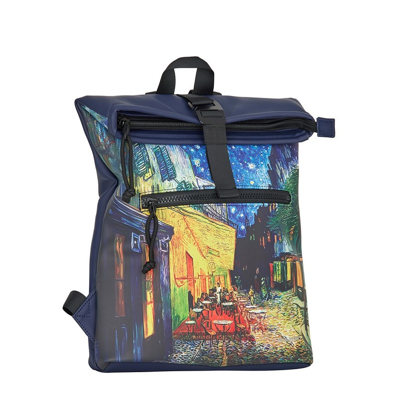 New Rebels Mart Arts Los Angeles Cafe at Night Rolltop Backpack Mini &ndash; All Over Print
De New Rebels Mart Arts Los Angeles Cafe at Night Rolltop Backpack Mini is een compacte en trendy rugzak met een opvallende all over print. Deze mini rolltop backpack combineert een eigentijds design met praktisch gebruiksgemak en is ideaal voor dagelijks gebruik.
Met het compacte formaat van 27 x 8 x 33 cm biedt deze rugzak voldoende ruimte voor je belangrijkste dagelijkse benodigdheden, zonder groot of zwaar aan te voelen. Dankzij het handige rolltop-design heeft de tas een moderne uitstraling en is hij een stijlvolle keuze voor onderweg, tijdens het shoppen, een dagje uit of een bezoek aan de stad.

De rugzak is gemaakt van 100% PU, een materiaal dat zorgt voor een eigentijdse uitstraling en eenvoudig in onderhoud is. De all over print geeft de tas een unieke en modieuze look, waardoor je hem gemakkelijk als opvallend accessoire bij verschillende outfits kunt dragen.

Belangrijkste kenmerken
Merk: New Rebels
Model: Mart Arts - Los Angeles Cafe at Night Rolltop Backpack Mini
Kleur: All Over Print
Kleurcode: 88
Materiaal: 100% PU
Afmetingen: 27 x 8 x 33 cm
Herkomst: China (CN)
Compact mini-formaat
Modern rolltop-design
Opvallende all over print
Ideaal voor dagelijks gebruik
Trendy mini rugzak met rolltop design
De New Rebels Mart Arts Los Angeles Cafe at Night Rolltop Backpack Mini is een perfecte combinatie van stijl en functionaliteit. Het compacte formaat maakt deze rugzak ideaal voor wie alleen de belangrijkste essentials wil meenemen, terwijl de opvallende print zorgt voor een fashionable uitstraling.
Deze mini rugzak voor dames is geschikt voor dagelijks gebruik en past perfect bij een casual, urban of eigentijdse stijl. Een praktische &eacute;n trendy keuze voor onderweg.