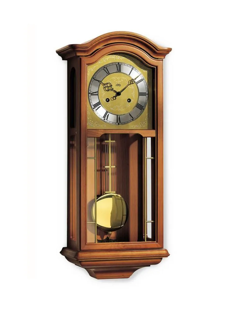 De lichtbruine wandklok met gouden slinger, modelnummer LICHT kersenhout WANDKLOK GOUDE SLINGER, valt onder de categorie "Klokken". Dit elegante ontwerp voegt een vleugje luxe toe aan elke ruimte. Hang hem op een prominente plek in de woonkamer of eetkamer voor een stijlvolle uitstraling en geniet van zijn tijdloze charme en precieze tijdsaanduiding.