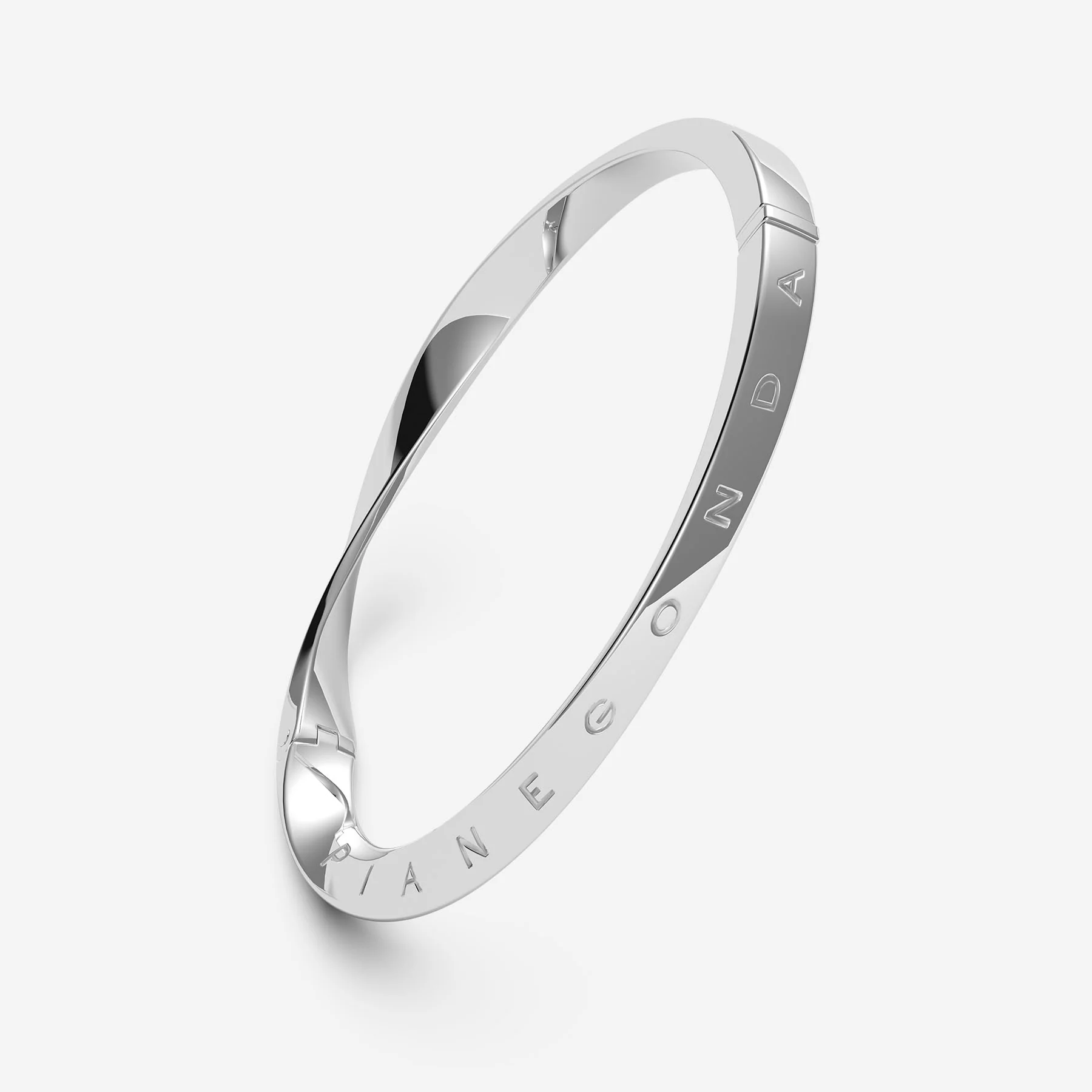 De Pianegonda PSC16B zilveren armband is een verfijnd pronkstuk van het merk Pianegonda. Het bevat elegante zilveren details die elke outfit verheffen. Draag de armband solo voor een minimalistische look of combineer met andere sieraden voor een gelaagd effect. Perfect voor zowel dagelijkse als formele gelegenheden.

Nu verkrijgbaar in onze webshop!