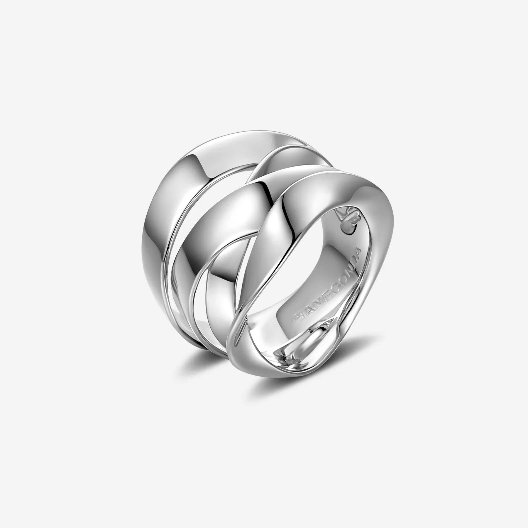 De Pianegonda zilveren ring Scripta PSC36D, met modelnummer PSC36D, is een stijlvolle ring uit de categorie sieraden. Het heeft een juweelmaat van 1.8 en valt onder de ringcategorie. Draag deze elegante ring als middelpunt van uw outfit of combineer het met andere subtiele sieraden voor een geraffineerde look.