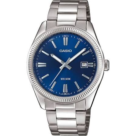 Dit analoge horloge, modelnummer MTP-1302PD-2AVEF, heeft een roestvrijstalen kast met een diameter van 44,2 mm en een zilverkleurige band. Het bevat een datumaanduiding. Combineer het met zowel formele als casual outfits voor een stijlvolle uitstraling. Perfect voor dagelijkse draag bij zakelijke of sociale gelegenheden.