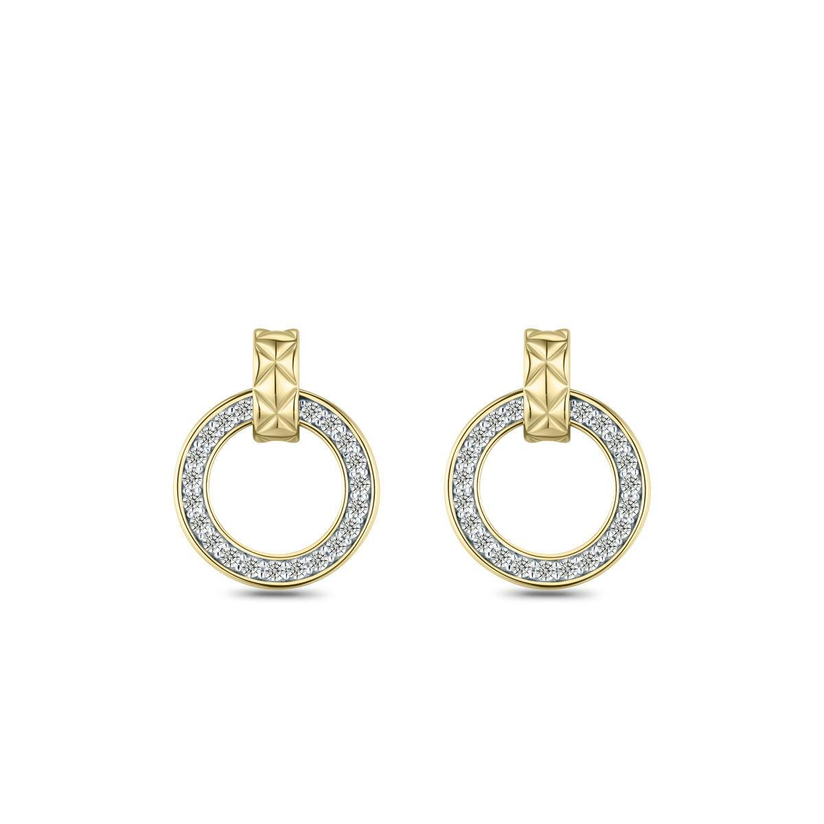 Deze Gisser oorstekers zijn vergulde, cirkelvormige oorbellen met schitterende zirkonia's. Deze elegante oorbellen zijn perfect voor zowel dagelijks gebruik als speciale gelegenheden. Draag ze met opgestoken haar of een chique outfit voor een verfijnde look.