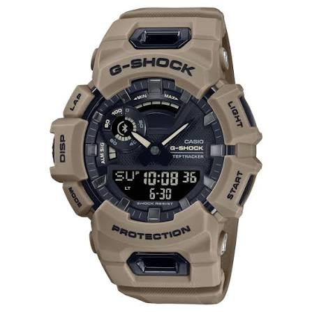 Dit horloge, modelnummer GBA-900UU-5AER, heeft een ana-digi display met functies zoals stopwatch, wereldtijd en waterbestendigheid. Het beste draag je het comfortabel om de pols, waarbij je zorgt dat het goed aansluit maar niet te strak zit. Geschikt voor dagelijks gebruik en sportieve activiteiten. Perfect om stijl en functionaliteit te combineren.