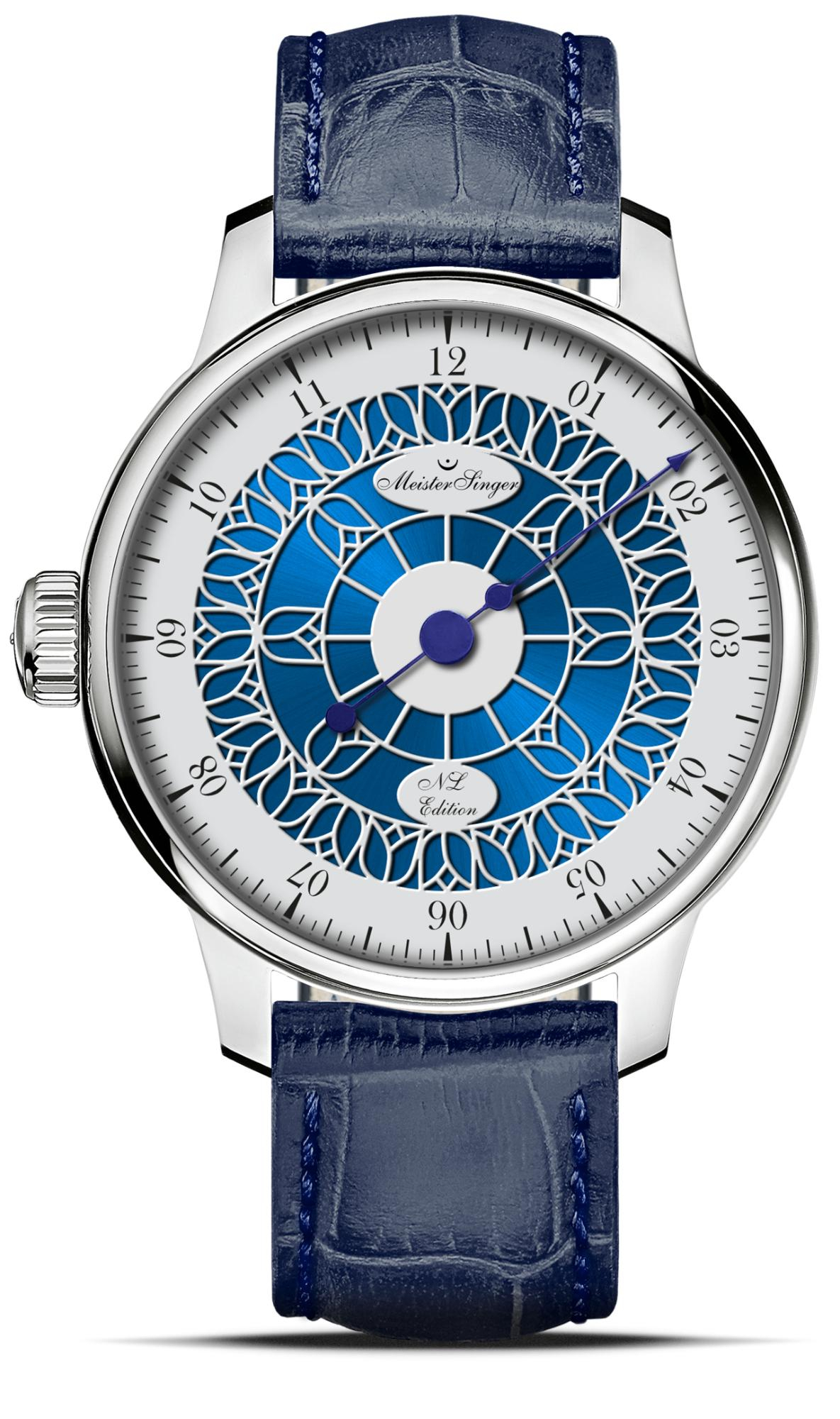 Polshorloge Meistersinger Editie NL nummer 58 van 66.
Met een blauw/witte wijzerplaat en blauwe leren band.