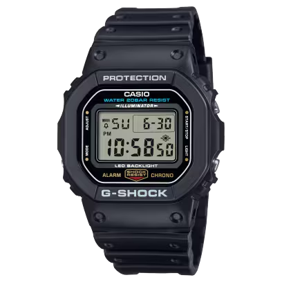 De WRIST WATCH DIGITAL met modelnummer DW-5600UE-1ER heeft een zwart horlogebandje en een kast van plastic siliconen. Deze digitale horloge heeft een datumaanduiding en een kastgrootte van 48.9 mm. Draag hem op de pols voor een stijlvolle en sportieve look. Perfect voor dagelijks gebruik en sportactiviteiten.