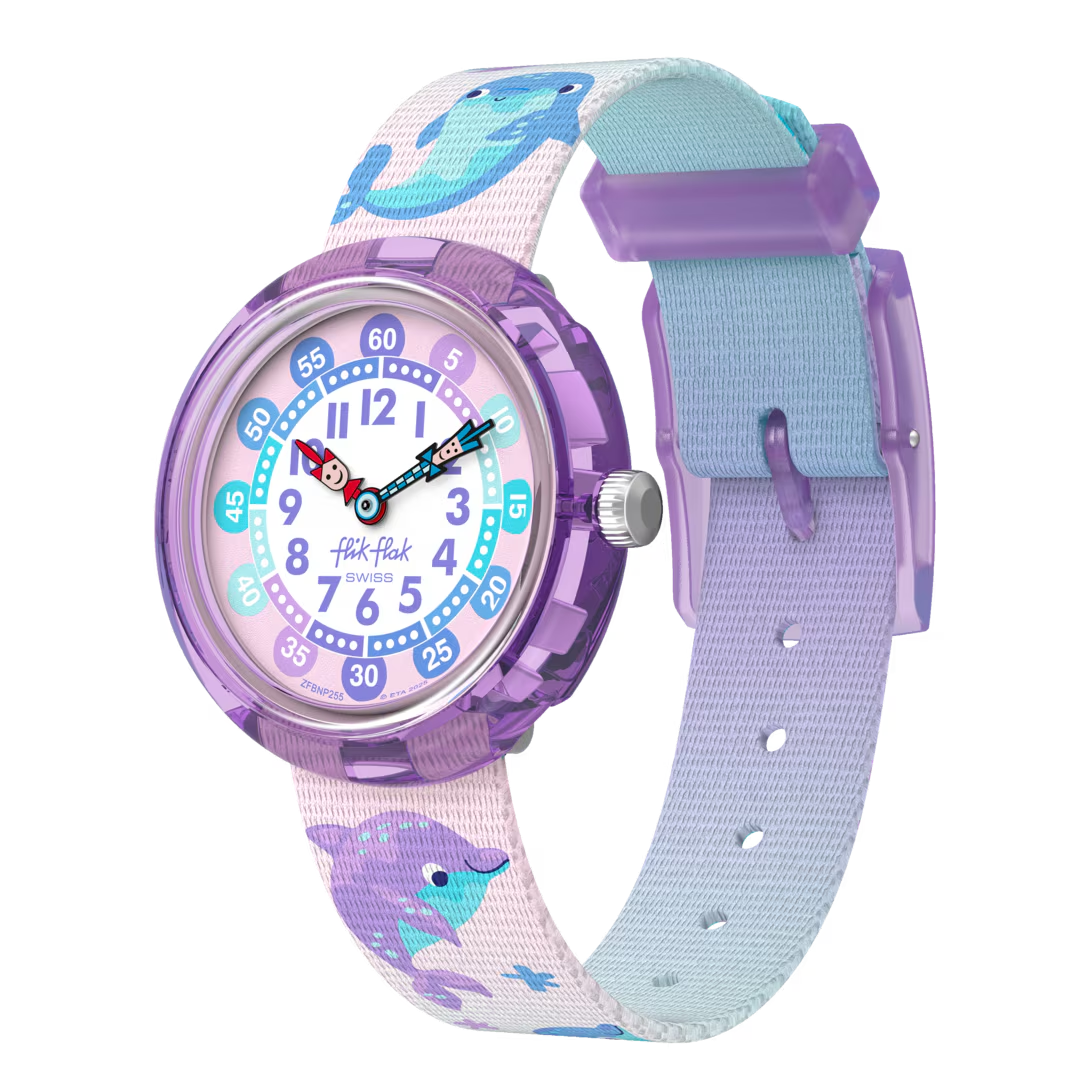 HAPPY DOLPHINS is een speels kinderhorloge met vrolijke dolfijnen en een kleurrijke wijzerplaat met kleurverloop die de kids leert klokkijken. Het lichte en op de oceaan ge&iuml;nspireerde design is het perfecte cadeau voor jonge avonturiers.