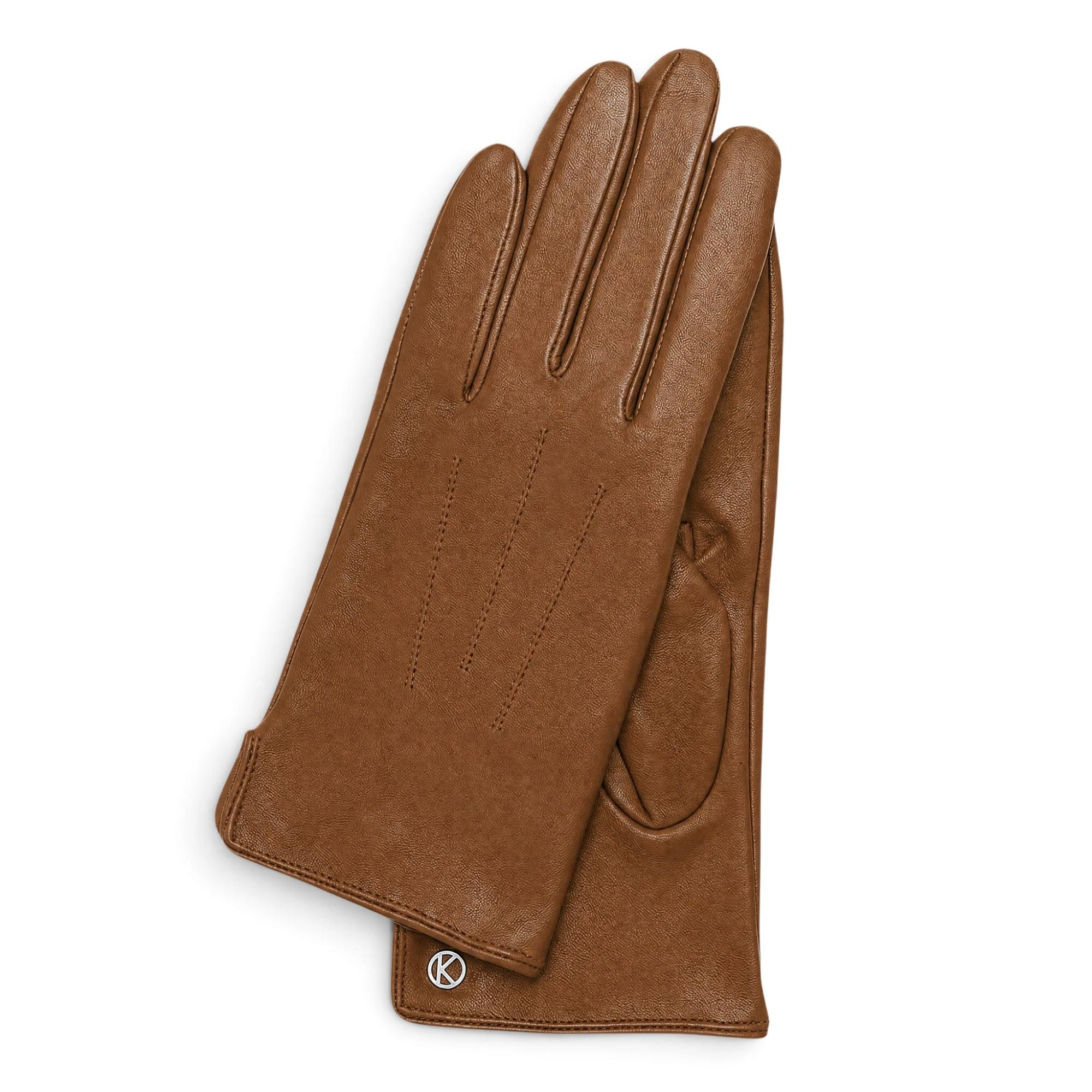 Kessler leren handschoenen &ndash; soepel leer en perfecte pasvorm

Ervaar optimaal draagcomfort met de Kessler leren handschoen. Deze stijlvolle handschoen is gemaakt van soepel leer en sluit perfect aan op de hand voor een comfortabele, natuurlijke pasvorm. De zachte vliesvoering zorgt voor een aangenaam gevoel, terwijl de naad aan de bovenzijde van de hand bijdraagt aan de karakteristieke uitstraling.

De Kessler handschoen combineert hoogwaardige materialen, een verfijnde afwerking en tijdloze elegantie. Ideaal voor wie op zoek is naar een comfortabele leren handschoen met een stijlvolle uitstraling.

Kenmerken:

Gemaakt van soepel leer
Perfecte pasvorm en optimaal draagcomfort
Zachte vliesvoering
Naad aan de bovenzijde van de hand
Voorzien van het Kessler-logo
Tijdloos en stijlvol design
Kies voor de kwaliteit en het comfort van Kessler en maak je outfit compleet met een elegante leren handschoen.

Otto Kessler leren handschoenen &ndash; stijlvol en warm
Sinds 1923 staat Otto Kessler bekend om hoogwaardige leren handschoenen voor dames en heren. De handschoenen combineren Duits vakmanschap met comfort, kwaliteit en een tijdloze uitstraling.

De handgemaakte leren handschoenen zijn verkrijgbaar in stijlvolle, klassieke kleuren en passen perfect bij iedere wintergarderobe. Dankzij het soepele leer voelen ze aan als een tweede huid en blijven je handen heerlijk warm.

Waarom kiezen voor Otto Kessler?

Hoogwaardige leren handschoenen voor dames en heren
Stijlvol design in klassieke kleuren
Soepel leer en optimaal draagcomfort
Tijdloze kwaliteit voor koude winterdagen