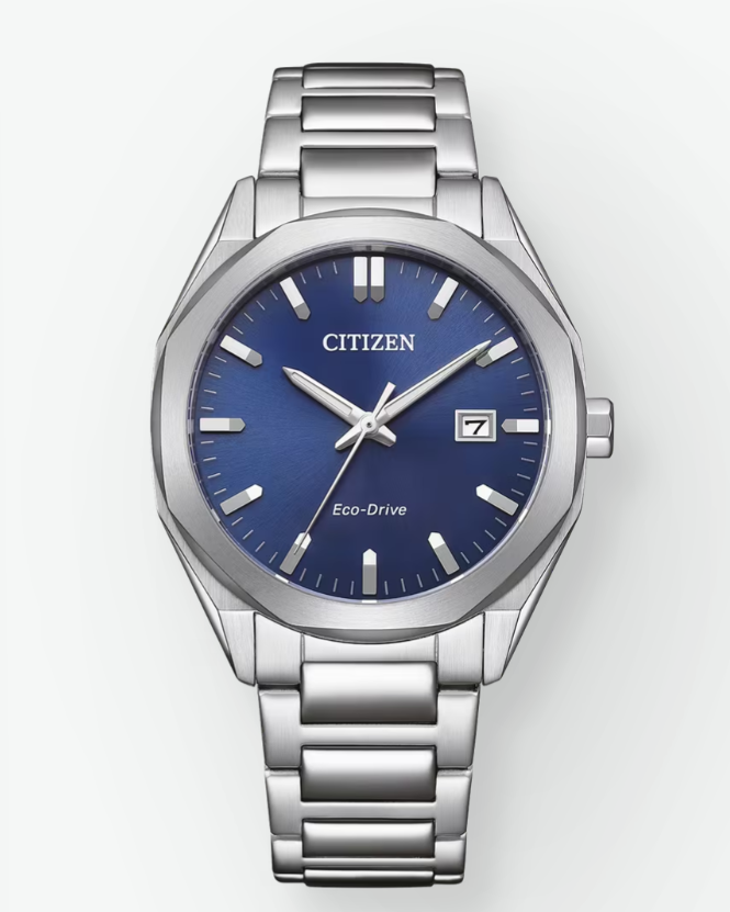 Die HAU Citizen Eco Drive Metallband E111, Modellnummer BM7620-83L, ist eine stilvolle Armbanduhr. Diese Uhr verf&uuml;gt &uuml;ber Eco-Drive-Technologie, die Licht als Energiequelle nutzt und l&auml;stiges Batteriewechseln &uuml;berfl&uuml;ssig macht. Am besten tr&auml;gt man sie am Handgelenk, wobei das Metallarmband f&uuml;r Eleganz und Komfort sorgt. Ideal f&uuml;r den modernen Alltag und besondere Anl&auml;sse.