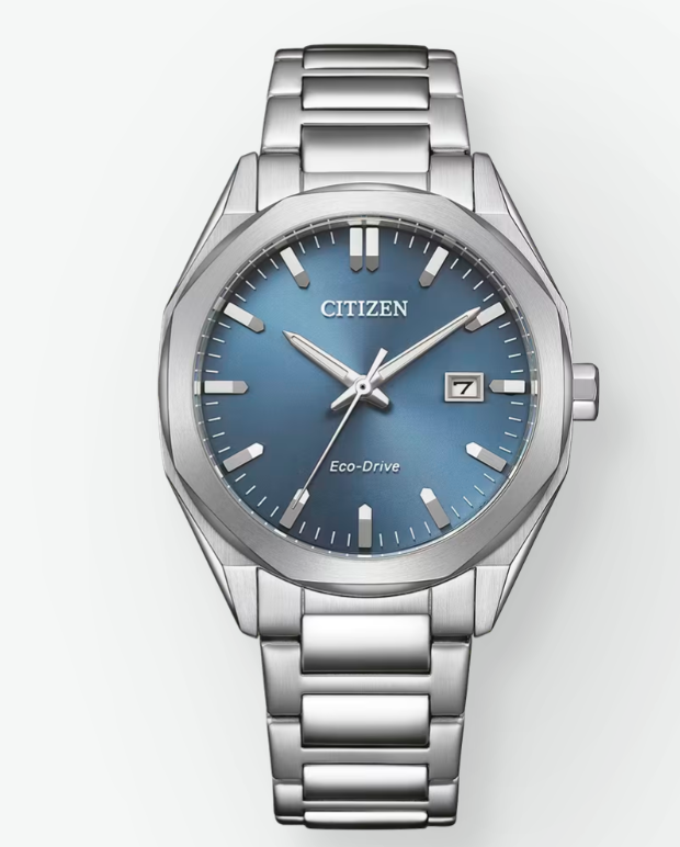 Der HAU Citizen Eco Drive BM7620-83M ist eine stilvolle Armbanduhr mit einem Metallarmband. Dank der Eco-Drive-Technologie ben&ouml;tigt sie keine Batteriewechsel, da sie durch Licht aufgeladen wird. Tragen Sie diese Uhr bequem am Handgelenk f&uuml;r den t&auml;glichen Gebrauch oder besondere Anl&auml;sse. Ein perfektes Accessoire f&uuml;r jeden modernen Mann.