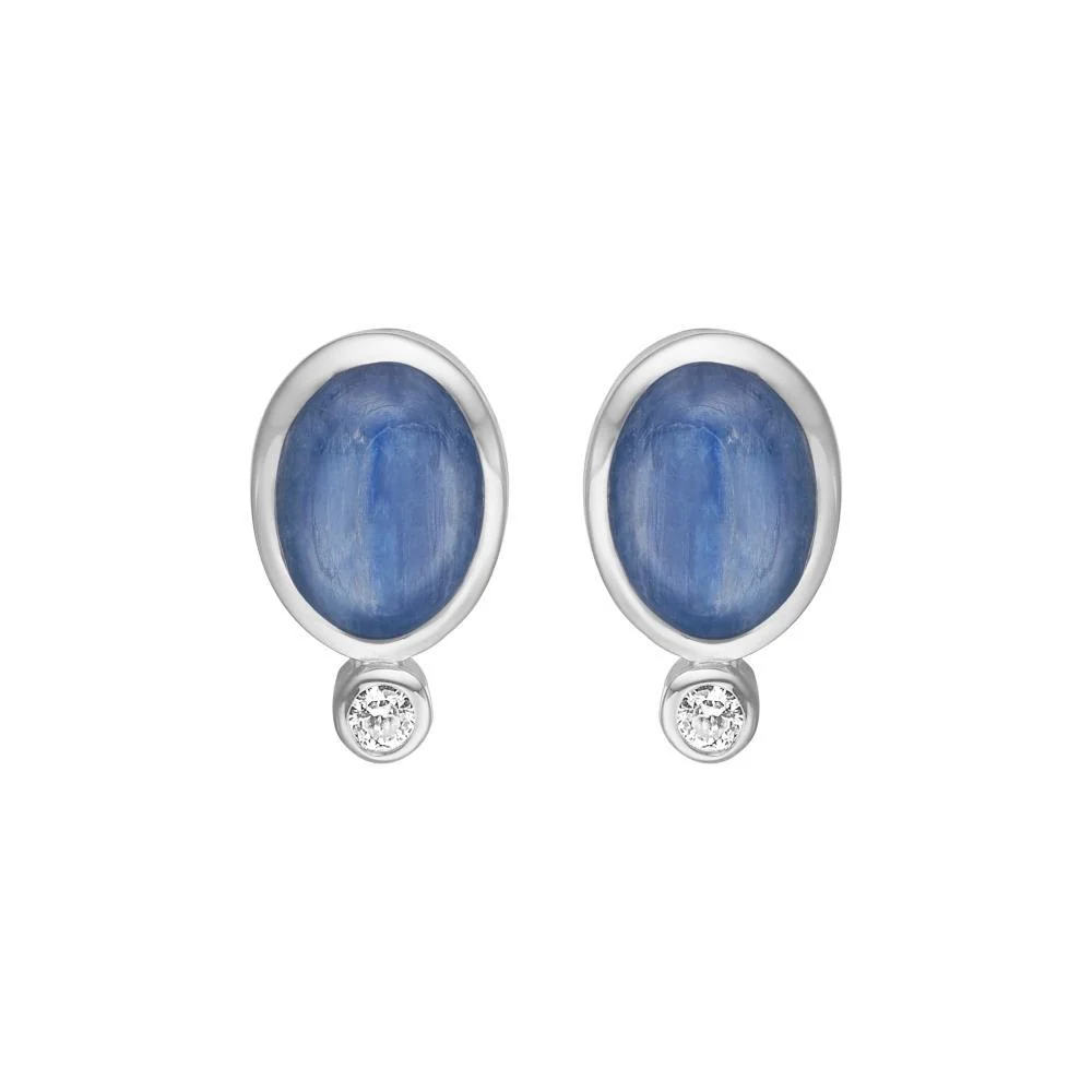 Deze sterling zilveren oorknoppen zijn beide versierd met een 8 x 6 mm kyaniet en een 2 mm zirkonia.