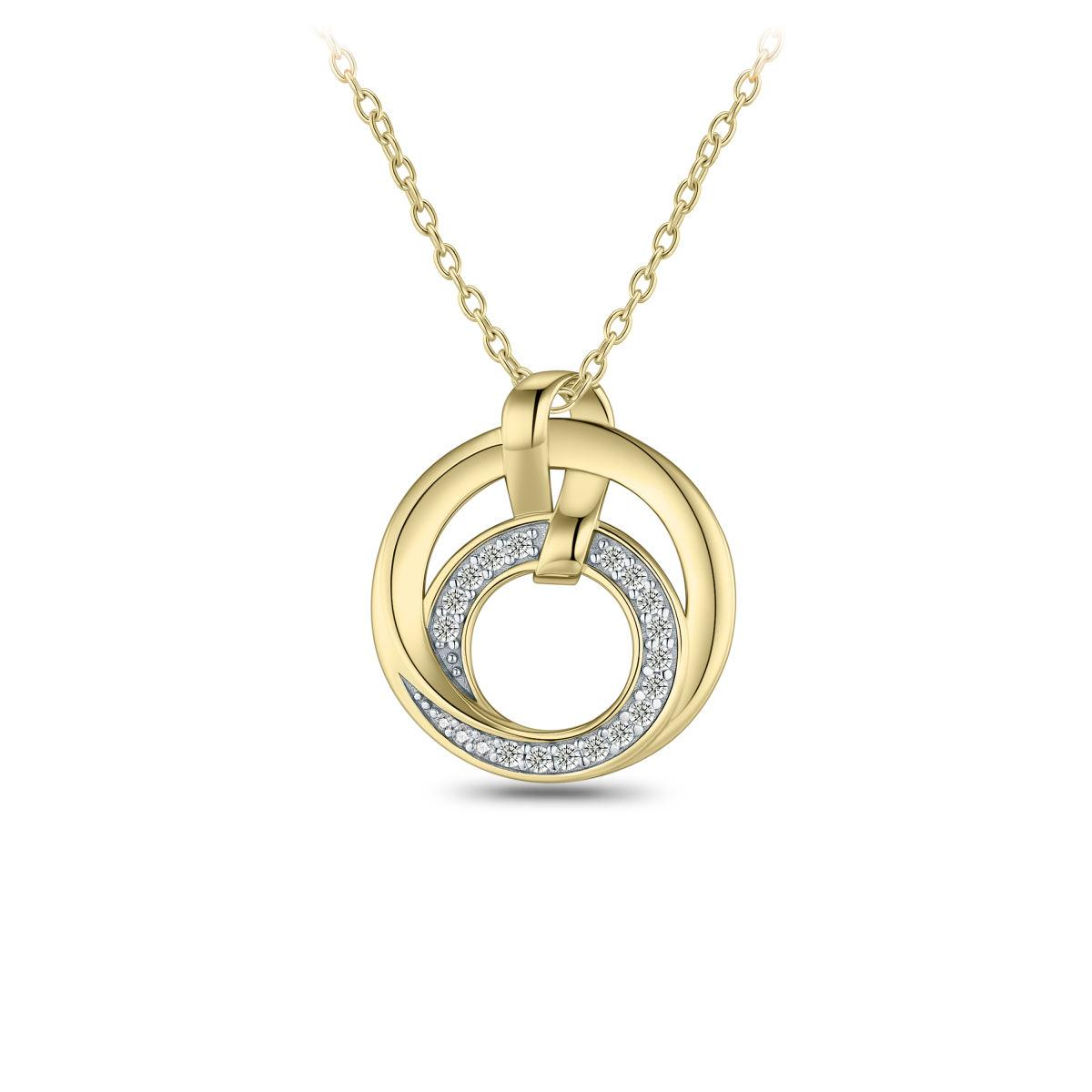 Dit prachtige Gisser collier is een vergulde halsketting met twee cirkels in &eacute;&eacute;n ontwerp, versierd met schitterende zirconia's. Ideaal voor zowel casual als feestelijke gelegenheden. Draag het als een statement piece om elke outfit verfijnd en stijlvol te maken.