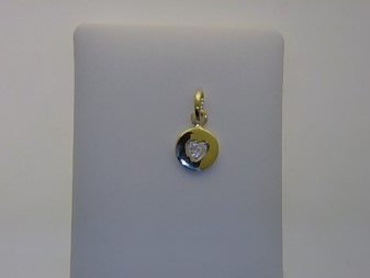 Der Anh&auml;nger rund HerzGold 585 mit Brillant, Modellnummer 201/199951, besticht durch sein edles Herzdesign aus 585er Gold und einem funkelnden Brillanten. Ideal als funkelndes Highlight f&uuml;r jeden Anlass. Am besten an einer feinen Gold- oder Silberkette tragen, um seine Eleganz zu betonen. Perfekt f&uuml;r Liebhaber zeitloser Schmuckst&uuml;cke.