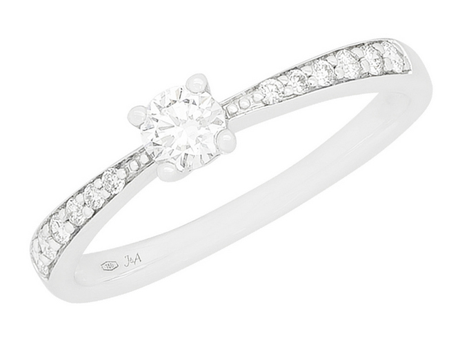 Een prachtige ring gemaakt van 18-karaats witgoud. Deze elegante ring is maat 54 en verkrijgbaar in andere maten. Draag 'm als een verfijnd accessoire bij zowel casual als formele gelegenheden voor een subtiele, maar schitterende uitstraling.