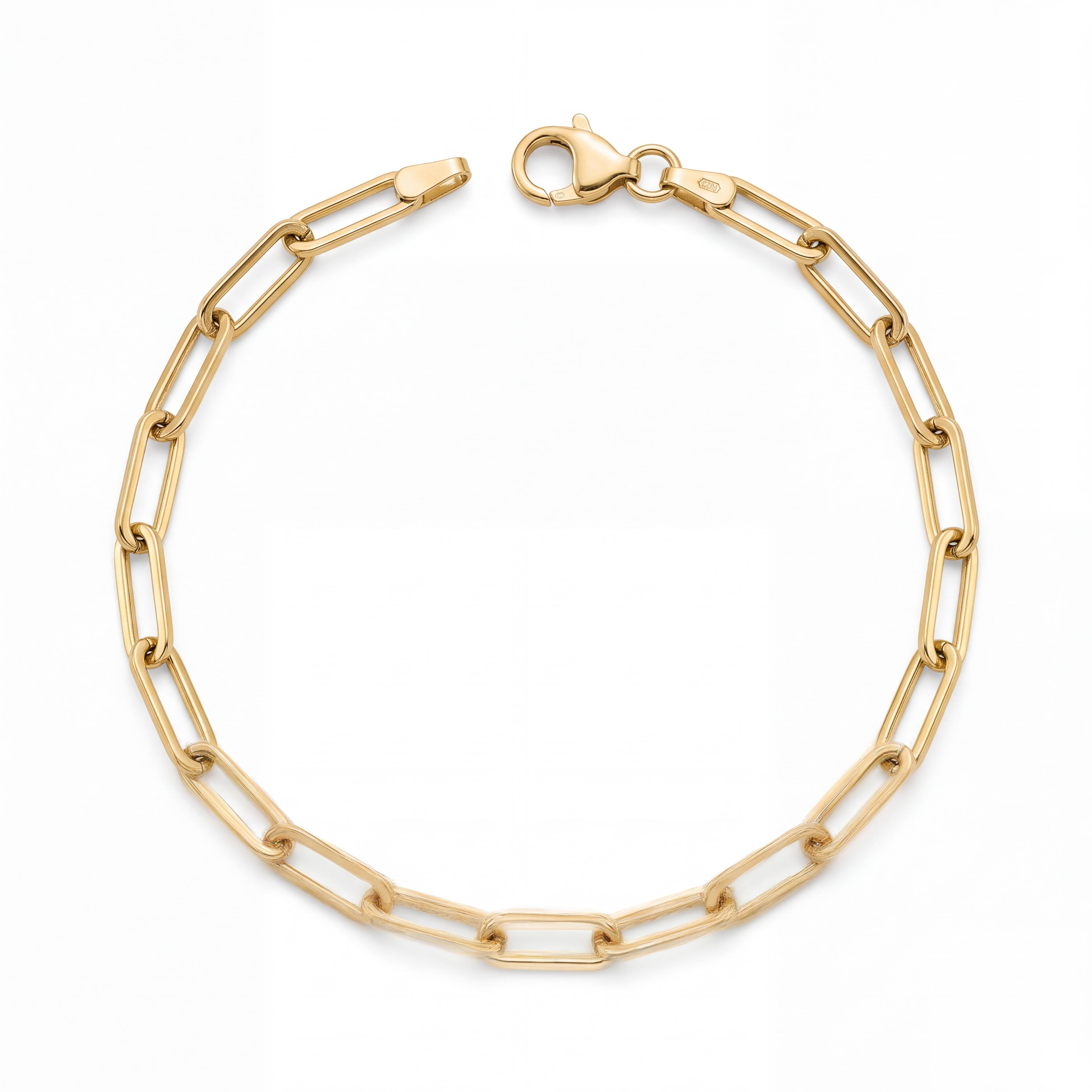 Tijdloze Elegante Look: 14 Karaat Geelgouden Paperclip Armband (4 mm / 18 cm) 

Maak je sieradencollectie compleet of cre&euml;er een prachtige match met de bijpassende ketting met deze stijlvolle 14 karaat geelgouden paperclip armband. De trendy paperclip-schakel (ook bekend als link chain) combineert een minimalistische stijl met een krachtige, moderne uitstraling. Deze armband is perfect om solitair te dragen of subtiel te combineren met andere armbanden voor een verfijnde arm party.   

Gemaakt van hoogwaardig 585 14k geelgoud met een verfijnde, robuuste schakelbreedte van 4 mm. Met een standaard lengte van 18 cm valt de armband heel soepel om de pols. De stevige karabijnsluiting zorgt ervoor dat je de armband altijd veilig en comfortabel draagt.   