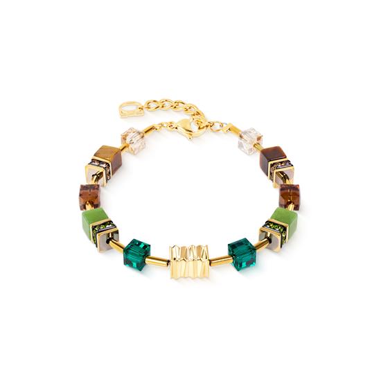 Deze elegante COEUR DE LION damesarmband, modelnummer 3025-30-1109, gemaakt van roestvrij staal, straalt in een goudkleurige glans, met bruin, groen, mosagaat en tijgeroog. Met een Karabijnsluiting en een breedte van 6 mm, is het een verfijnde toevoeging aan elke outfit. Combineer het met andere gouden sieraden voor een chique look of draag het solo voor subtiele elegantie. Perfect voor elke gelegenheid.