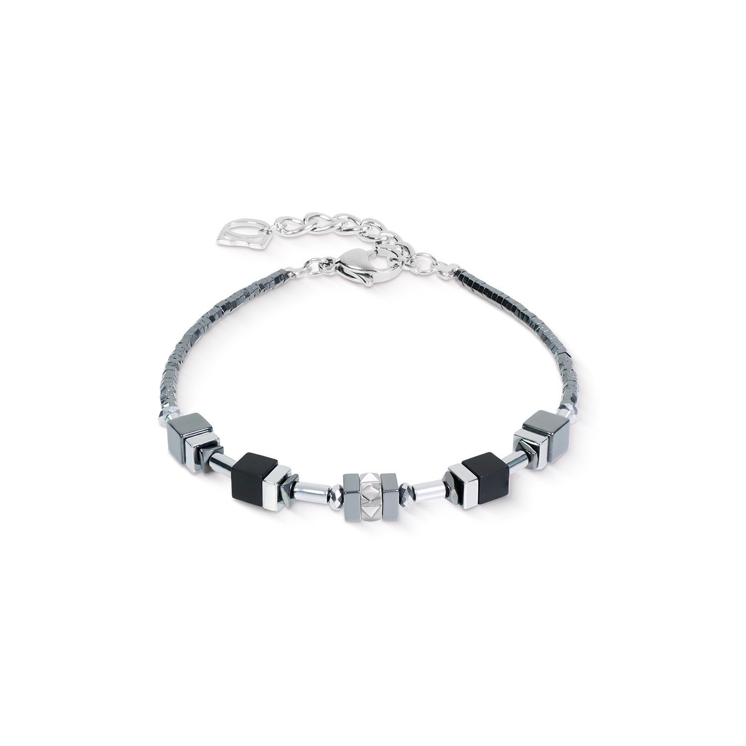 Het product COEUR DE LION modelnummer 2802-30-1317 Black is een sierlijke fantasiearmband. Deze unieke armband voegt elegantie toe aan elke outfit. Voor het beste resultaat, draag het als statementstuk met eenvoudige kleding, zodat het echt kan opvallen. Perfect voor zowel dagelijks gebruik als speciale gelegenheden. Voeg wat flair toe aan je look met deze prachtige armband!