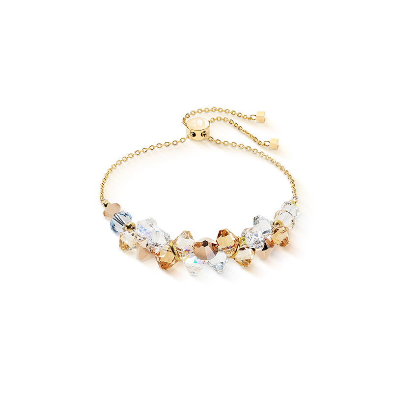 De Coeur de Lion armband Beige-Goud - 4639/30-1016 is een elegante armband met gouden accenten. Het heeft een lengte van 220 mm en is gemaakt van roestvrij staal. Deze nieuwe armband is ideaal voor elke gelegenheid. Draag het solo of combineer het met andere sieraden voor een stijlvolle, gelaagde look. Perfect voor zowel casual als formele outfits.