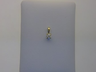 Der Anh&auml;nger Gold 585 mit 1 Brillant, Modellnummer MF2643, ist ein elegantes Schmuckst&uuml;ck in der Kategorie JEWEL. Er ist ein fantastisches Schmuckst&uuml;ck, das zu jedem Anlass getragen werden kann. Tragen Sie diesen brillanten Anh&auml;nger an einer feinen Kette, um Ihrem Outfit einen Hauch von Eleganz und Raffinesse zu verleihen. Perfekt f&uuml;r besondere Anl&auml;sse oder den t&auml;glichen Gebrauch.