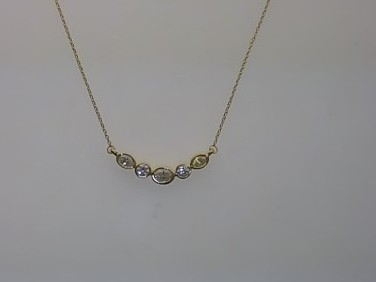 Das Produkt Collier Gold 585 mit 5 Brillanten, Modellnummer 709/200024/45, ist ein luxuri&ouml;ses Schmuckst&uuml;ck. Diese exquisite Halskette aus Gelbgold besticht durch f&uuml;nf funkelnde Brillanten. Tragen Sie dieses Juwel zu eleganten Anl&auml;ssen oder kombinieren Sie es stilvoll mit Ihrer Abendgarderobe, um Ihrem Look einen besonders edlen Akzent zu verleihen.