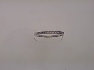 Der Ring WG 585 30 Brillanten, Modellnummer 708/199677/54, ist ein Engagement-Ring mit 30 Diamanten und hergestellt aus 585er Wei&szlig;gold. Perfekt f&uuml;r besondere Anl&auml;sse wie Verlobungen. Kombinieren Sie ihn mit schlichten Outfits, um seine Brillanz hervorzuheben, oder tragen Sie ihn als luxuri&ouml;sen Hingucker im Alltag. Ein zeitloses Schmuckst&uuml;ck f&uuml;r besondere Momente.