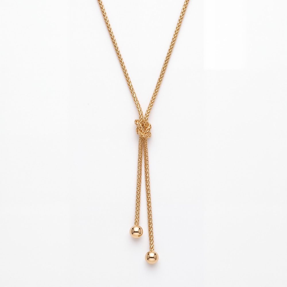 Elegantie & Flair: 18 Karaat Geelgouden Dames Y-Collier met Knoop (45 cm / 3 gram)
Maak een elegant statement met dit prachtige 18 karaat geelgouden dames Y-collier. Het unieke lariat/Y-design kenmerkt zich door een verfijnde, geweven vosstaart-/palma-schakel die in het midden samenkomt in een artistiek knoopmotief. De twee subtiel afhangende kettinkjes zijn afgewerkt met glanzende gouden bolletjes, wat zorgt voor een sierlijke en vrouwelijke uitstraling.